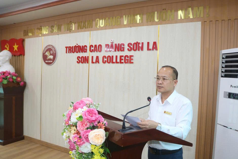 Đ/c&nbsp;Nguyễn Xuân Thắng – Phó Hiệu trưởng, Chỉ huy trưởng Ban Chỉ huy Quân sự nhà trường phát biểu 