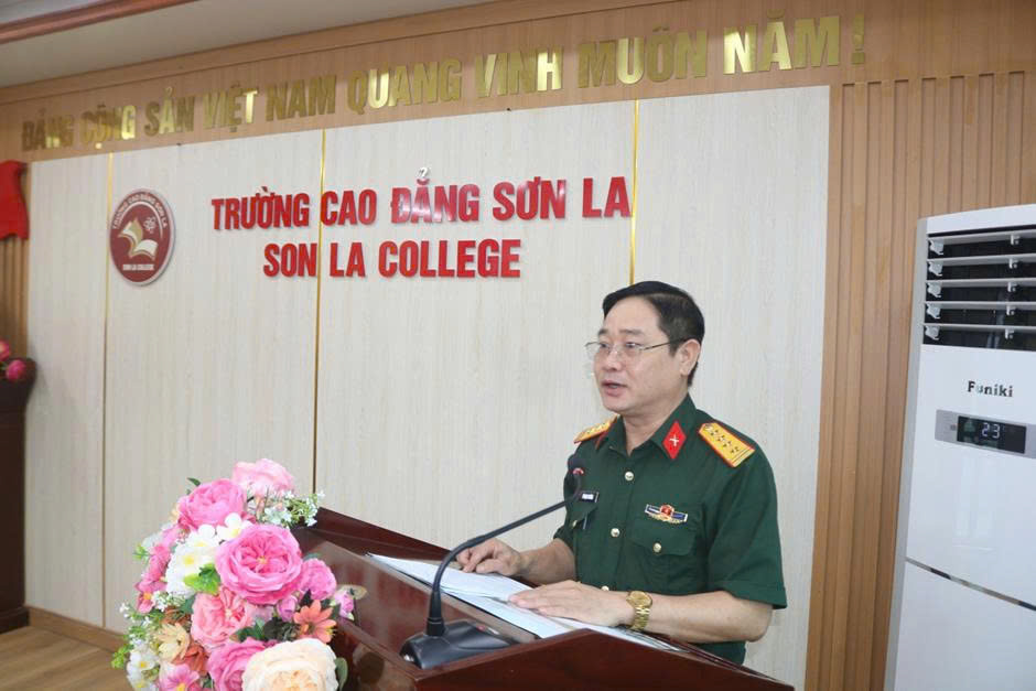 Đ/c&nbsp;Đại tá Vũ Mạnh Thường – Phó Chỉ huy trưởng Bộ Chỉ huy Quân sự tỉnh Sơn La phát biểu